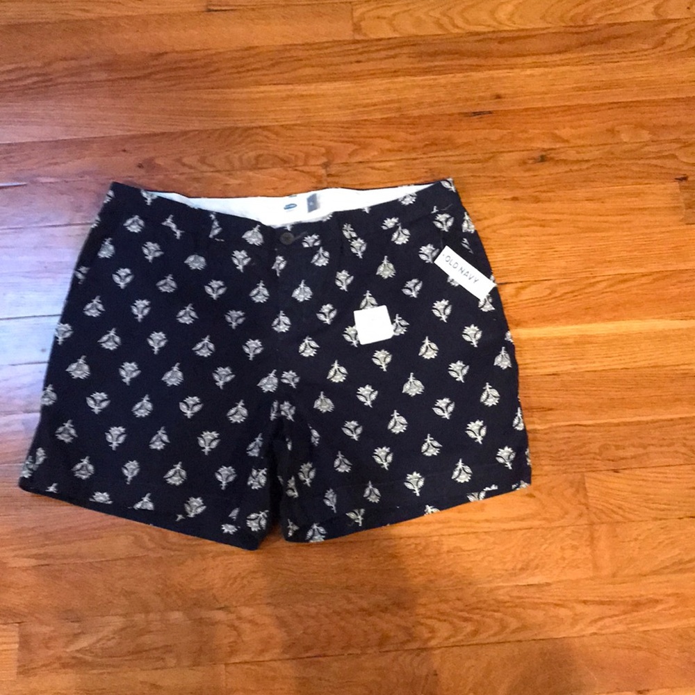 Patterned shorts, flat front 5 in length